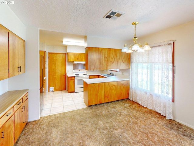 422 BUENA VISTA Loop, Brookings, OR 97415