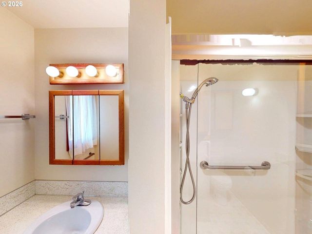422 BUENA VISTA Loop, Brookings, OR 97415