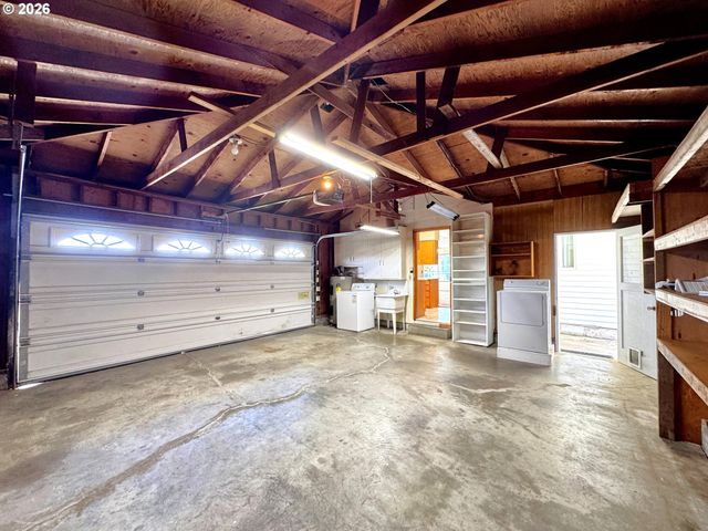 422 BUENA VISTA Loop, Brookings, OR 97415