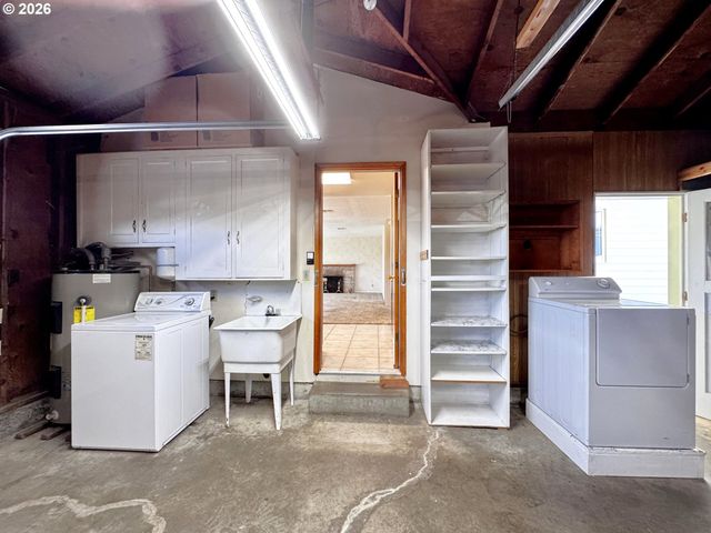 422 BUENA VISTA Loop, Brookings, OR 97415