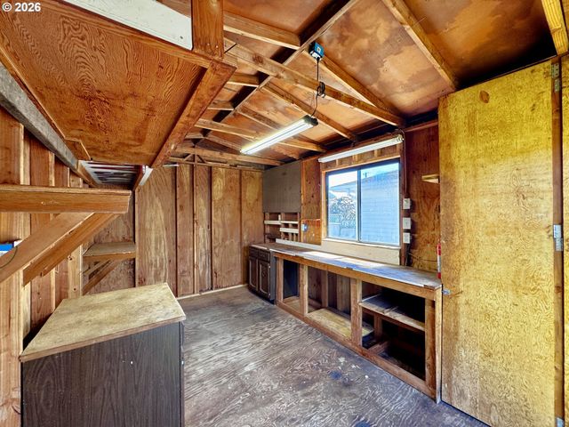 422 BUENA VISTA Loop, Brookings, OR 97415