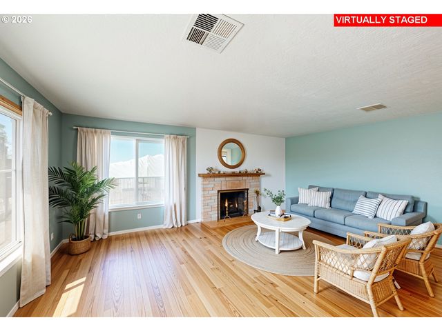 422 BUENA VISTA Loop, Brookings, OR 97415