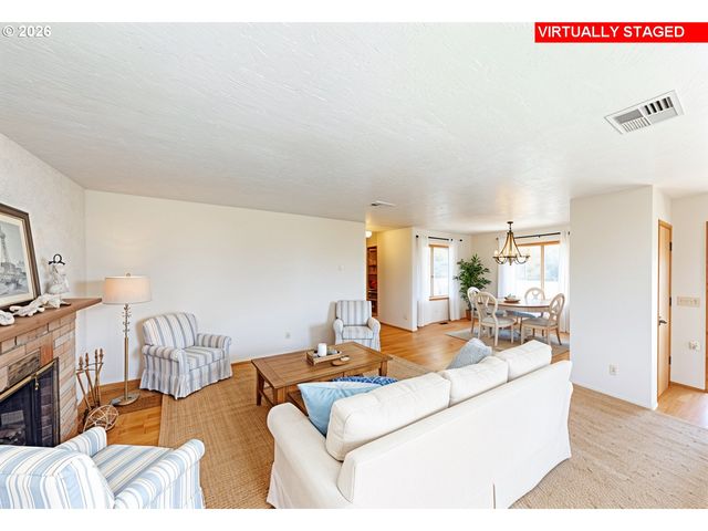422 BUENA VISTA Loop, Brookings, OR 97415
