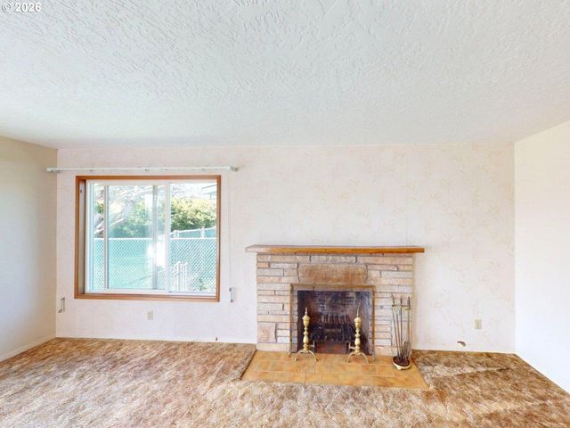422 BUENA VISTA Loop, Brookings, OR 97415