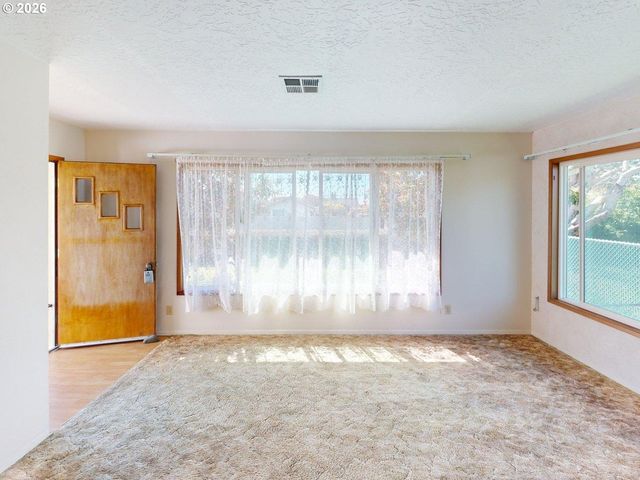 422 BUENA VISTA Loop, Brookings, OR 97415