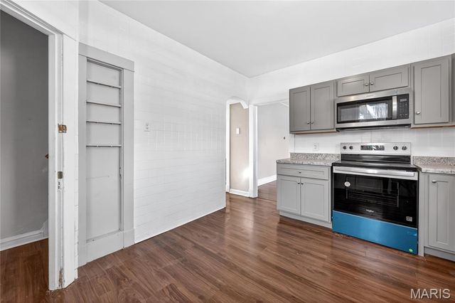 2212 Charlack Avenue, St Louis, MO 63114