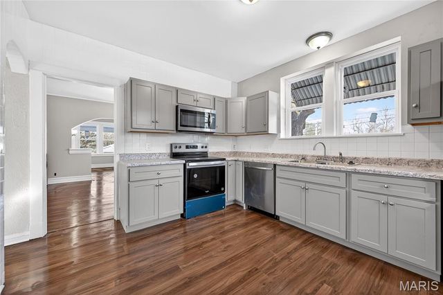 2212 Charlack Avenue, St Louis, MO 63114