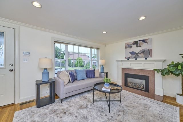 25 Jensen Rd, Watertown, MA 02472