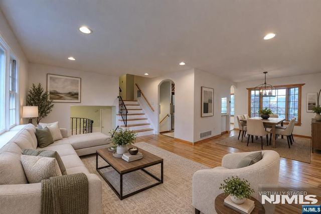 15 Jocelyn Place, Pequannock Township, NJ 07444