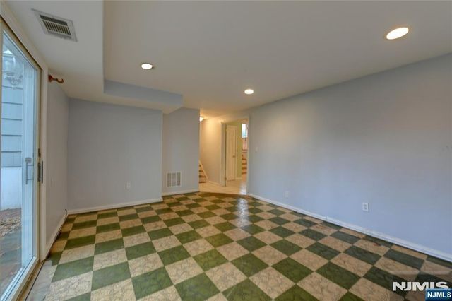 15 Jocelyn Place, Pequannock Township, NJ 07444