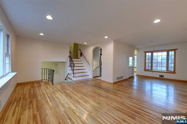 15 Jocelyn Place, Pequannock Township, NJ 07444