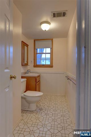 15 Jocelyn Place, Pequannock Township, NJ 07444