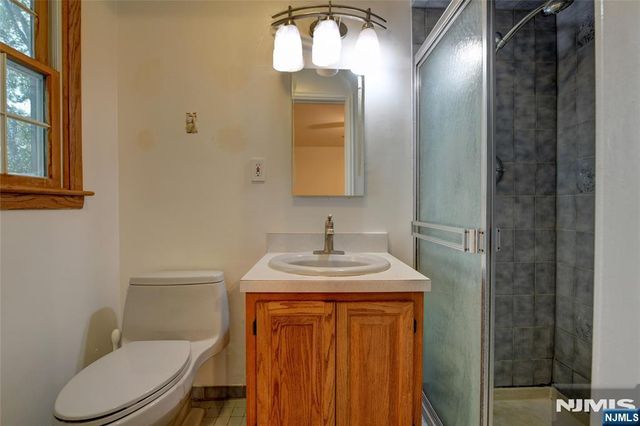 15 Jocelyn Place, Pequannock Township, NJ 07444