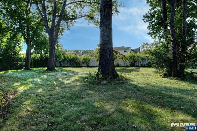 15 Jocelyn Place, Pequannock Township, NJ 07444