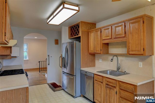 15 Jocelyn Place, Pequannock Township, NJ 07444