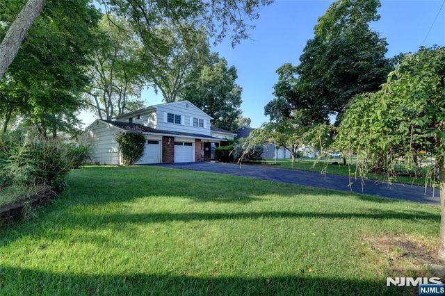 15 Jocelyn Place, Pequannock Township, NJ 07444