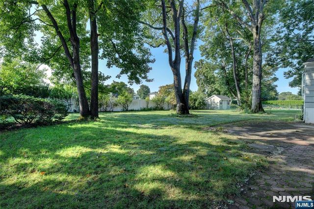 15 Jocelyn Place, Pequannock Township, NJ 07444
