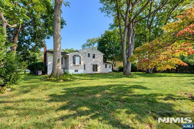 15 Jocelyn Place, Pequannock Township, NJ 07444