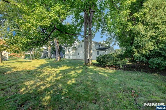 15 Jocelyn Place, Pequannock Township, NJ 07444