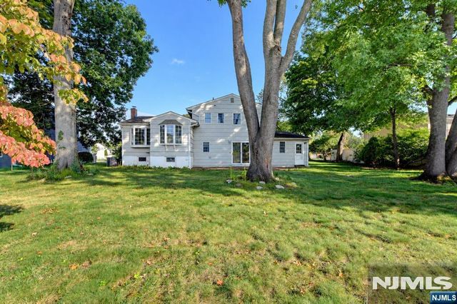 15 Jocelyn Place, Pequannock Township, NJ 07444