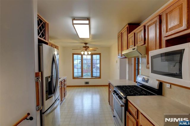 15 Jocelyn Place, Pequannock Township, NJ 07444