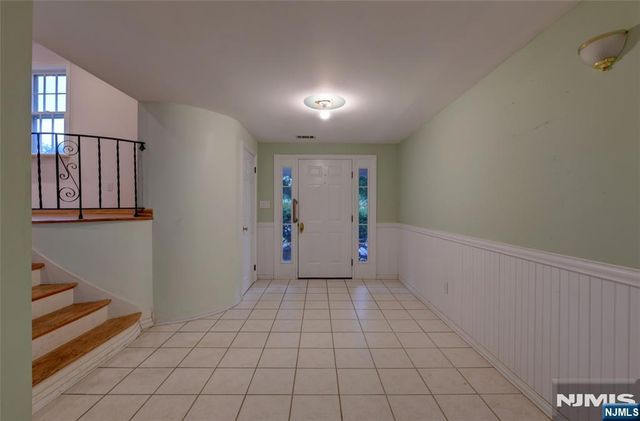 15 Jocelyn Place, Pequannock Township, NJ 07444