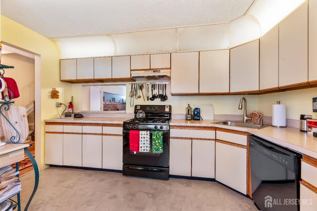 4 Daniel Drive, Franklin, NJ 08823