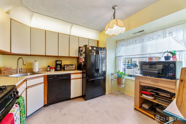 4 Daniel Drive, Franklin, NJ 08823