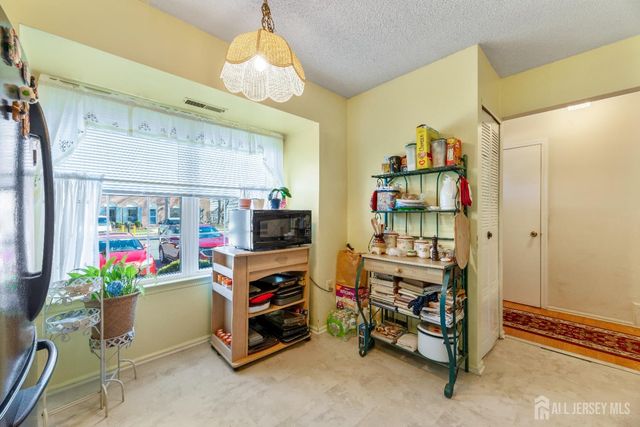 4 Daniel Drive, Franklin, NJ 08823