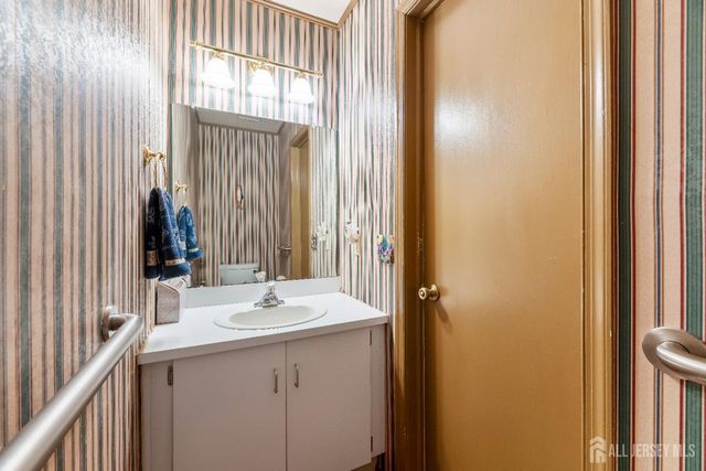 4 Daniel Drive, Franklin, NJ 08823