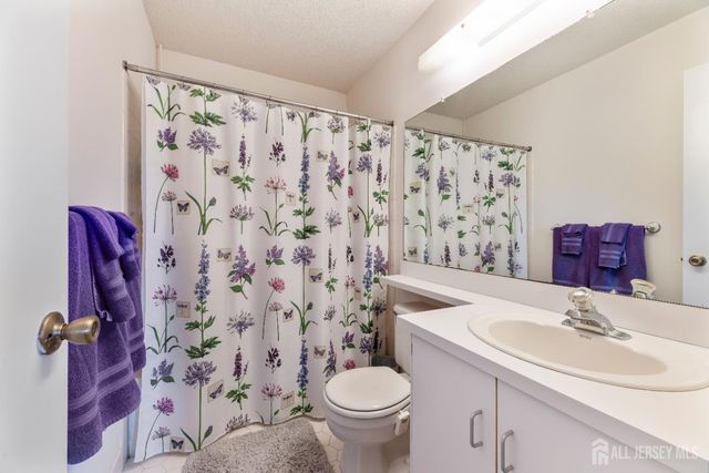 4 Daniel Drive, Franklin, NJ 08823