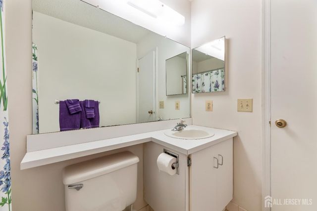 4 Daniel Drive, Franklin, NJ 08823