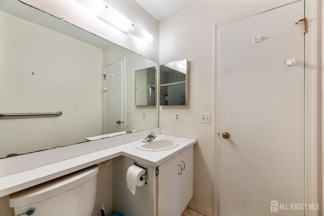 4 Daniel Drive, Franklin, NJ 08823