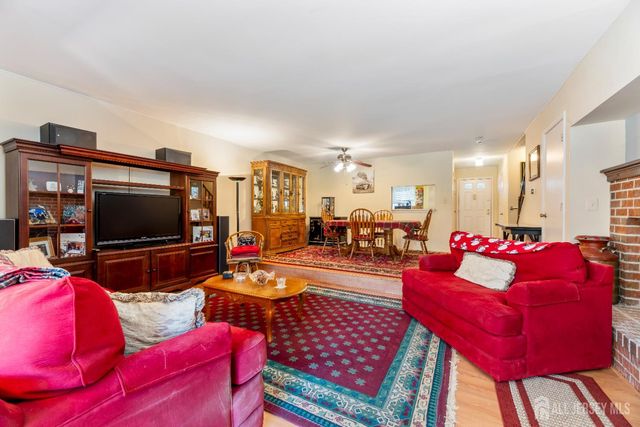 4 Daniel Drive, Franklin, NJ 08823