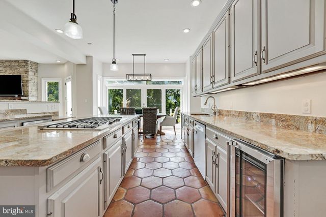 933 BELLVIEW RD, Mclean, VA 22102