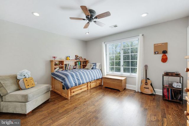 933 BELLVIEW RD, Mclean, VA 22102