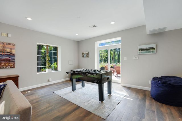 933 BELLVIEW RD, Mclean, VA 22102