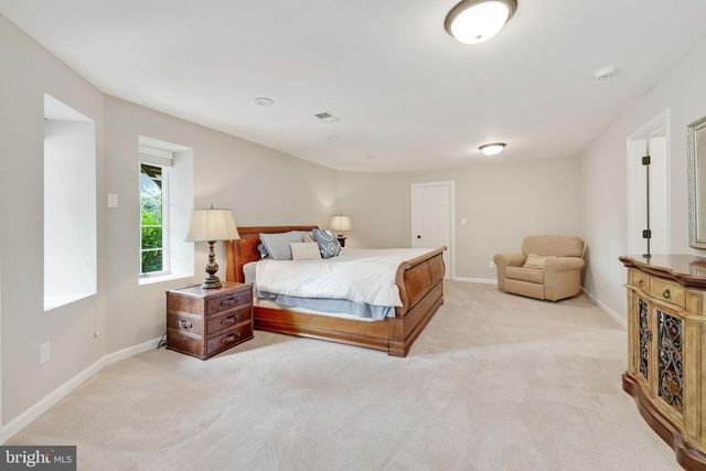 933 BELLVIEW RD, Mclean, VA 22102