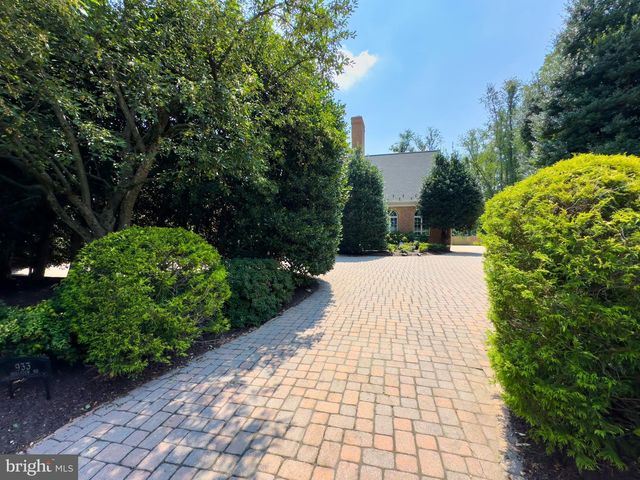 933 BELLVIEW RD, Mclean, VA 22102