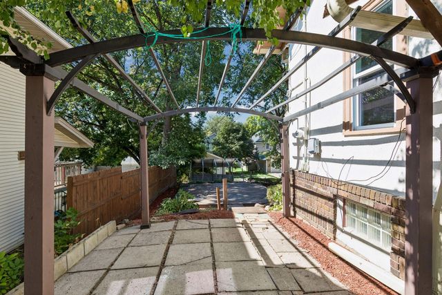 2323 Ilion Avenue N, Minneapolis, MN 55411