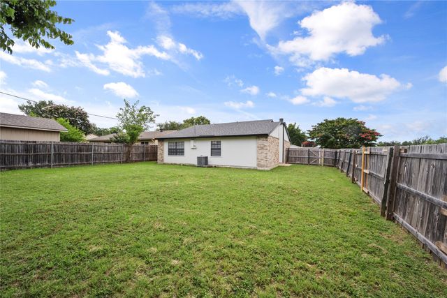 831 Netherland Drive, Arlington, TX 76017