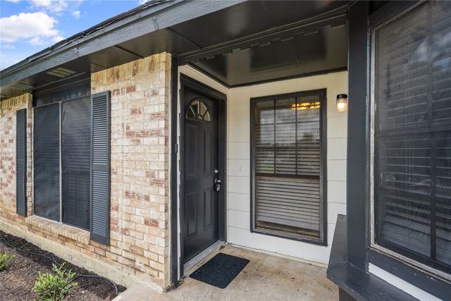 831 Netherland Drive, Arlington, TX 76017