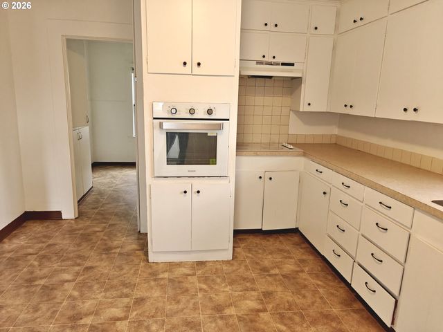 8434 Se 17TH Ave, Portland, OR 97202