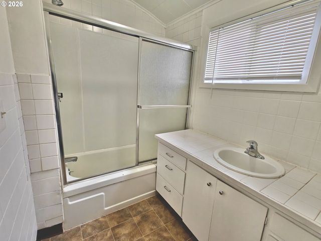 8434 Se 17TH Ave, Portland, OR 97202