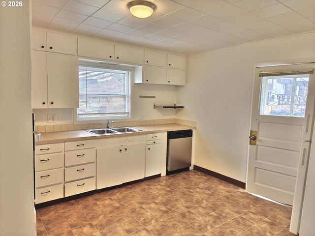 8434 Se 17TH Ave, Portland, OR 97202