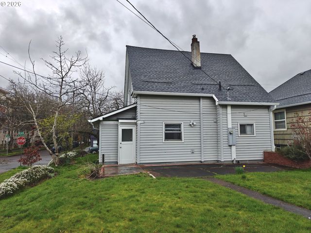 8434 Se 17TH Ave, Portland, OR 97202