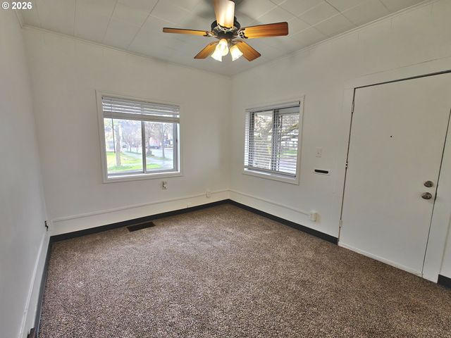 8434 Se 17TH Ave, Portland, OR 97202