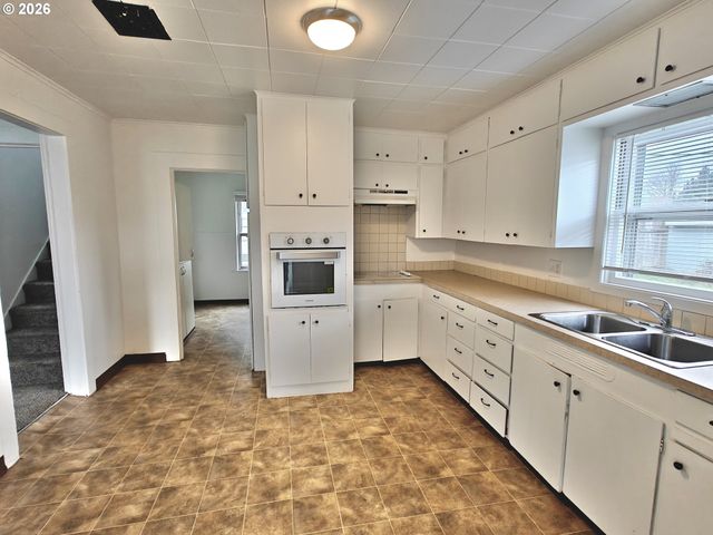 8434 Se 17TH Ave, Portland, OR 97202