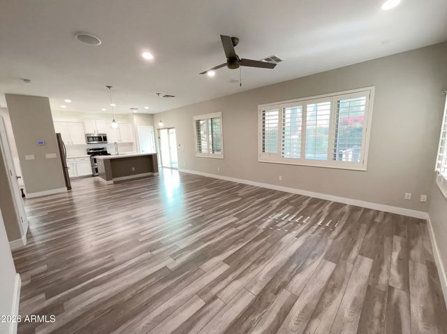 1099 E SOURWOOD Drive, Gilbert, AZ 85298