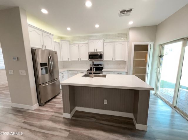 1099 E SOURWOOD Drive, Gilbert, AZ 85298